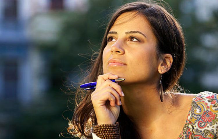 কম্পিউটারের সামনে দীর্ঘক্ষণ বসে থাকতে থাকতে চোখ ক্লান্ত হয়ে পড়ে। তাই মাঝে মধ্যে ঘরের অন্যান্য দিকে বা জানলা দিয়ে বাইরে তাকিয়ে নিন। উপকৃত হবেন।