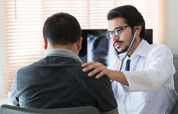 নিয়ম করে ওষুধ খাওয়া বা চিকিৎসকের কাছে মাঝে মাঝেই শারীরিক পরীক্ষার জন্য না যাওয়া কি আপনার স্বভাব? তা হলে এই ভুল থেকে সরে আসুন আজই। বিভিন্ন অসুখে ঠিক করে চিকিৎসকের পরামর্শ না মেনে চলা বা ওষুধে শৃঙ্খলা না রাখলে তা শরীরে প্রভাব ফেলে। এর কারণেও মস্তিষ্ক ক্ষতিগ্রস্ত হয়।