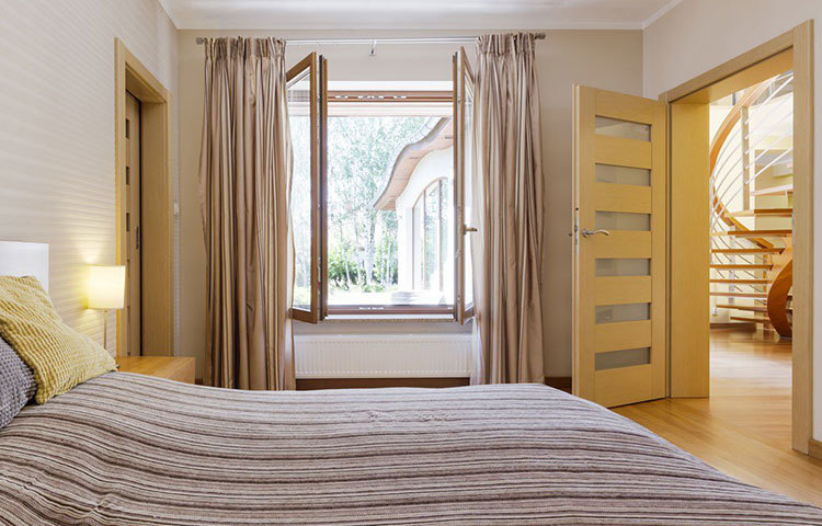 বদ্ধ ঘরে সারাক্ষণ এসি চালিয়ে বসে থাকেন? তা হলেও সাবধান হোন। মাঝে মাঝেই খুলে দিন জানালা। বাইরের হাওয়াবাতাস ঢুকতে দিন ঘরে। ঘরের ভিতরের হাওয়া যাতে দূষিত না থাকে সে দিকেও নজর দিন। বায়ুদূষণ থেকে বাঁচতে যা যা করণীয়, তা করুন। বায়ুদূষণও স্ট্রোকের অন্যতম কারণ।