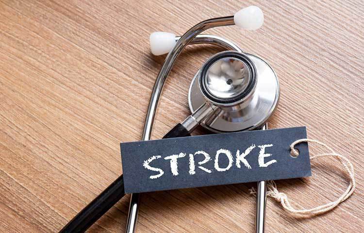 ‘সেন্টার ফর ডিজিজ কন্ট্রোল অ্যান্ড প্রিভেনশন’-এর মতে, স্ট্রোকে মৃত্যুর সংখ্যা প্রতিবছরই লাফিয়ে বাড়ছে ভারতে। কিন্তু জানেন কি, স্ট্রোকের প্রবণতা বাড়িয়ে দেয় আপনারই কয়েকটা ভুল। সে সব যদি শুধরে নিতে পারেন দ্রুত, তা হলে এর আক্রমণ থেকে অনেকটাই দূরে থাকতে পারবেন। প্রতিদিনের অভ্যাস থেকে তাই ছেঁটে ফেলুন কিছু ত্রুটি।