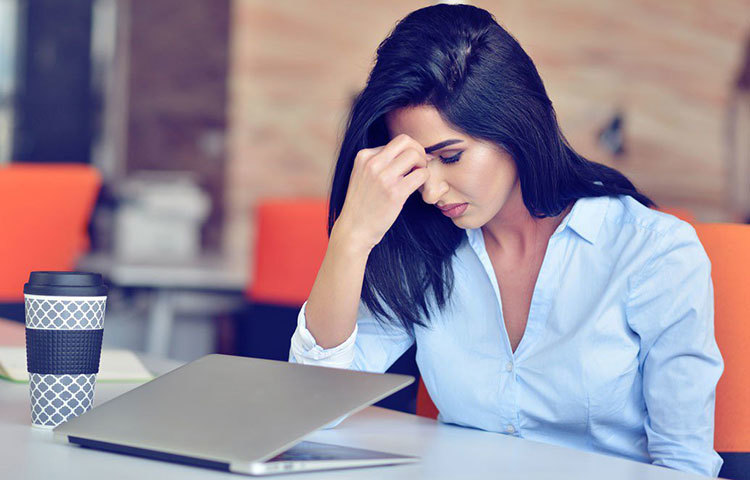 মানসিক অবসাদও স্ট্রোক ডেকে আনার অন্যতম কারণ। হাতশা ও মানসিক অবসাদ হৃদযন্ত্রে যেমন চাপ ফেলে, তেমনই মস্তিষ্কের কোষে রক্ত সঞ্চালনে বাধা দেয়। ঘন ঘন হতাশায় ভোগেন যারা, তারা দ্রæত চিকিৎসকের পরামর্শ নিন।