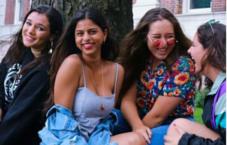 কলেজ লাইফ যে চুটিয়ে উপভোগ করছেন তা সুহানার ছবি দেখেই বোঝা যায়।