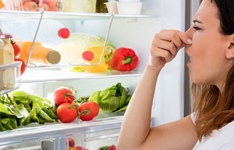 পুরনো বা বাসি খাবার না খাওয়া: গরমে খাবার-দাবার তাড়াতাড়ি নষ্ট হয়। ফলে বাসি খাবার বা আগের দিন রান্না করা খাবার খাওয়ার আগে দেখে নিতে হবে যে, সেটি নষ্ট কিনা। এজাতীয় খাবার খেলে ডায়রিয়া, পাতলা পায়খানাসহ পেটের অসুখ হতে পারে।