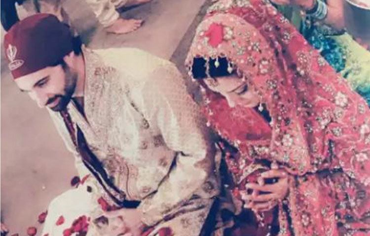 ২০১৭ সালে জুলাই মাসে নিশা কৌর ওয়েবারকে দত্তক নেন সানি ও ড্যানিয়েল।