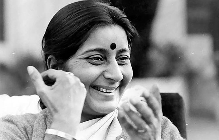 তিনটি বিষয়ে- রাষ্ট্রবিজ্ঞান, সংস্কৃত, আইন স্নাতক ছিলেন সুষমা স্বরাজ।