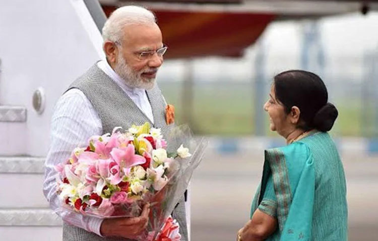 ২০১৬ সালে তার কিডনি প্রতিস্থাপন হয়। অসুস্থতার কারণে নরেন্দ্র মোদীর দ্বিতীয় মন্ত্রিসভায় আর থাকতে চাননি সুষমা স্বরাজ।