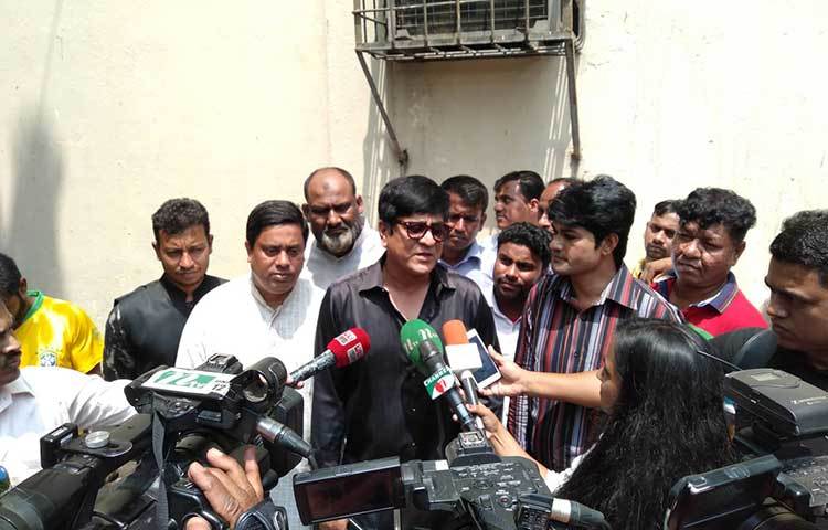 গণমাধ্যমের কাছে টেলি সামাদকে হারানোর শোক প্রকাশ করছেন অভিনেতা অমিত হাসান।