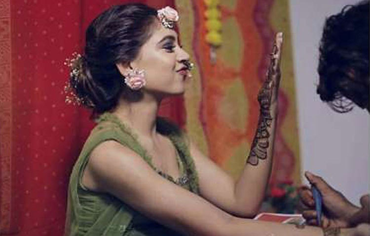 নীতি কাজ করেছেন হিন্দি ও পাঞ্জাবি ভাষার বেশ কিছু মিউজিক ভিডিওতেও।