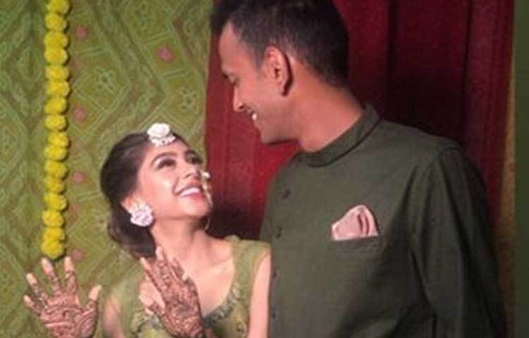 হরিয়ানার গুরুগ্রামে নীতির জন্ম ১৯৯৪-এর ৮ নভেম্বর। দিল্লির লোরেটো কনভেন্ট স্কুলের ছাত্রী নীতি কলা বিভাগের স্নাতক করেছেন।