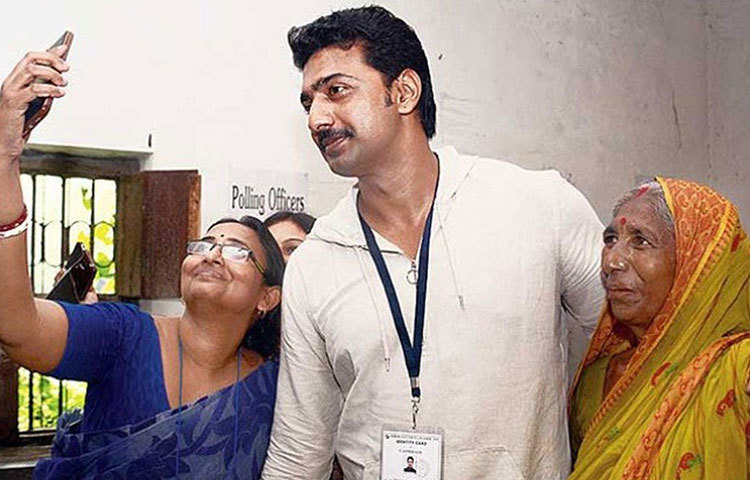 দেবের জয়কে সৌজন্যের জয় হিসেবেই দেখছে রাজনৈতিক মহল। দেব জয়ী হলেন ১,০৭,৯৭৩ ভোটে।