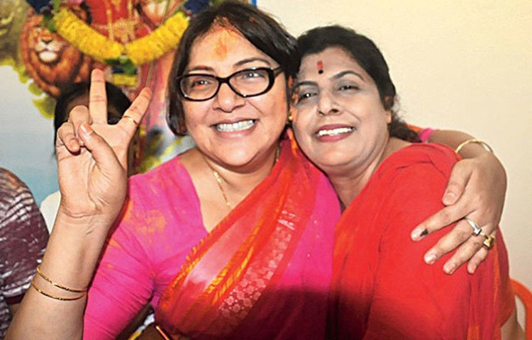 হুগলি থেকে বিজেপির হয়ে প্রতিদ্বন্দ্বিতা করেছিলেন লকেট চট্টোপাধ্যায়। অভিনয় থেকে কার্যত অবসর নিয়েছেন টলিউডের জনপ্রিয় অভিনেত্রী।