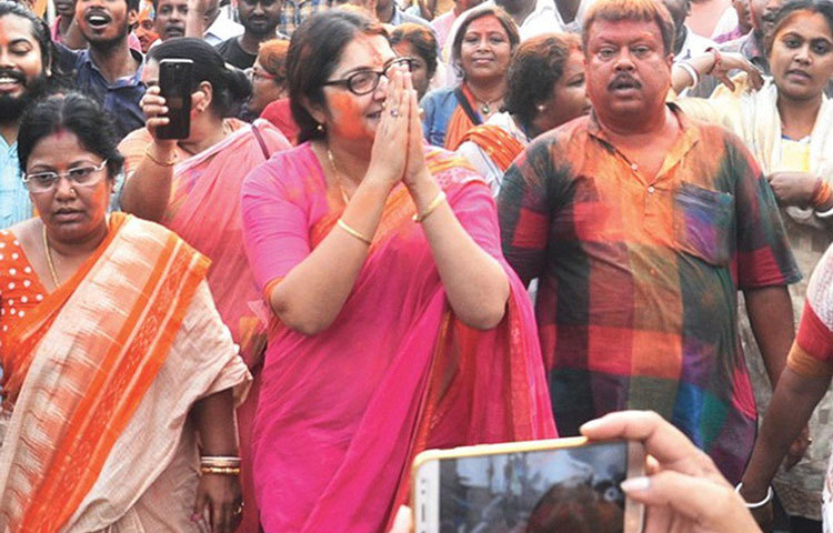 লকেট চট্টোপাধ্যায় হারালেন নিকটতম প্রতিদ্বন্দ্বী তৃণমূল কংগ্রেস প্রার্থী রত্না দে নাগকে। লকেট জিতলেন ৭৩,৩৬২ ভোটে।