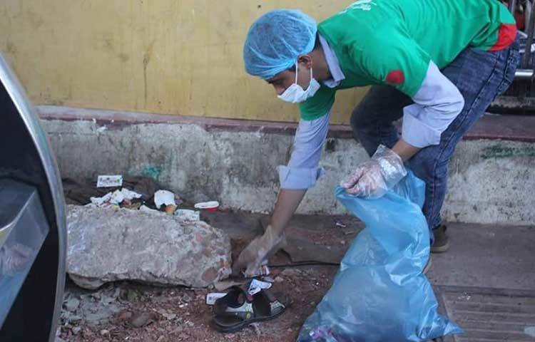 তারা বলছেন, তারপরও মানুষ ডাস্টবিনে ময়লা ফেলছে না, যতদিন মানুষ নিজে সচেতন না হবে ততদিন নির্দিষ্ট স্থানে ময়লা ফেলবে না, মানুষের মধ্যে সেই সচেতনতা তৈরি করতে কাজ করবে বিডি ক্লিন এবং সারাশ্বে বাংলাদেশকে পরিচ্ছন্নতার রোল মডেল হিসেবে তৈরি করবে।