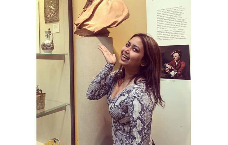 ব্রিটিশ মিউজিয়ামে ভাস্কর্য দেখে আনন্দিত ভাবনা।