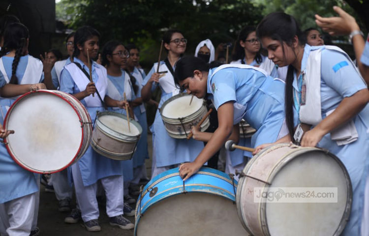 ভিকারুননিসার শিক্ষার্থীদের আনন্দ উৎযাপন পর্ব। ছবি: মাহবুব আলম