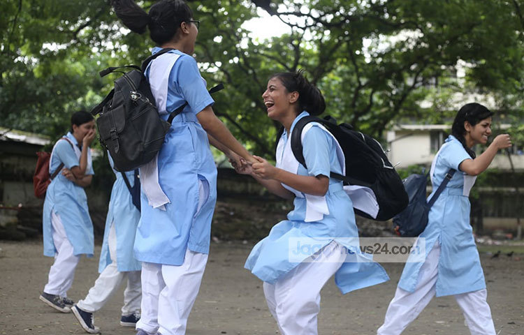 ভিকারুননিসা নূন স্কুল অ্যান্ড কলেজের উচ্চ মাধ্যমিক (এইচএসসি) পরীক্ষায় এবার পাসের হার ৯৯ দশমিক ৩২ ভাগ, যা গতবছর ছিল ৯৯ দশমিক ৭৮ ভাগ। ছবি: মাহবুব আলম