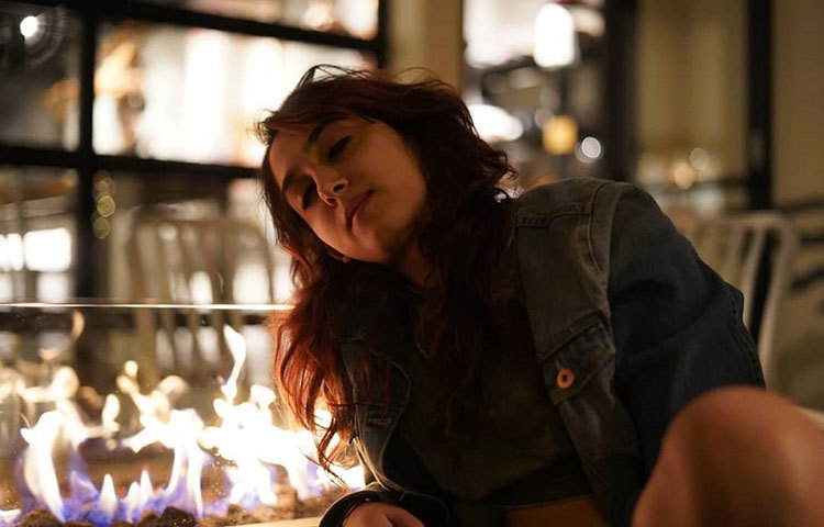 মিস্টার পারফেকশনিস্টের প্রথম পক্ষের সন্তান ইরা। রিনা দত্ত আর আমির খানের দুই সন্তানের মধ্যে ইরা ছোট। রিনার সঙ্গে বিচ্ছেদের পর কিরণ রাওয়ের সঙ্গে বিবাহ বন্ধনে আবদ্ধ হয়েছেন আমির।