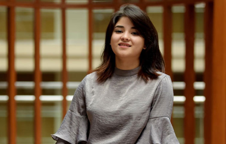 গত মার্চে প্রিয়াঙ্কা চোপড়ার সঙ্গে তার ছবি ‘দ্য স্কাই ইন পিঙ্ক’-এর শুটিংও শেষ হয়েছে। ক্যারিয়ারের এমন টার্নিং পয়েন্টে এসে তার অভিনয় ছাড়ার ঘোষণায় অবাক বলিউডের অন্যরা।