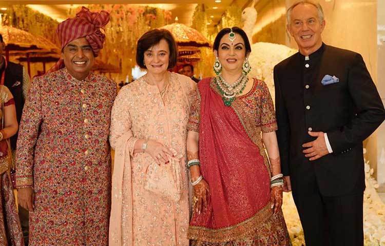 জেপি মর্গ্যান, ব্যাঙ্ক অব আমেরিকা, স্যামসাঙের এগজিকিউটিভরা উপস্থিত ছিলেন আকাশের বিয়েতে। ব্রিটেনের প্রাক্তন প্রধানমন্ত্রী টনি ব্লেয়ারও উপস্থিত ছিলেন বিয়ের অনুষ্ঠানে।