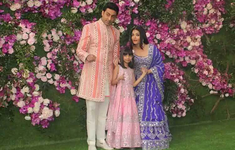 প্রাক্তন প্রধানমন্ত্রী এইচ ডি দেবগৌড়া, জাতিসংঘের সেক্রেটারি জেনারেল বান কি মুনও উপস্থিত ছিলেন। এসেছিলেন অভিষেক ও ঐশ্বরিয়া রায়। অমিতাভ-জয়া-শ্বেতা বচ্চনও উপস্থিত ছিলেন আকাশের বিয়েতে।