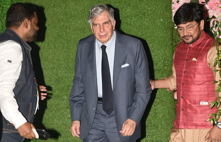 উপস্থিত ছিলেন ভারতের আরেক শীর্ষ ধনী রতন টাটা, টাটা গ্রুপের ম্যানেজার, মাহিন্দ্রার সিইওসহ আরও অনেকে।