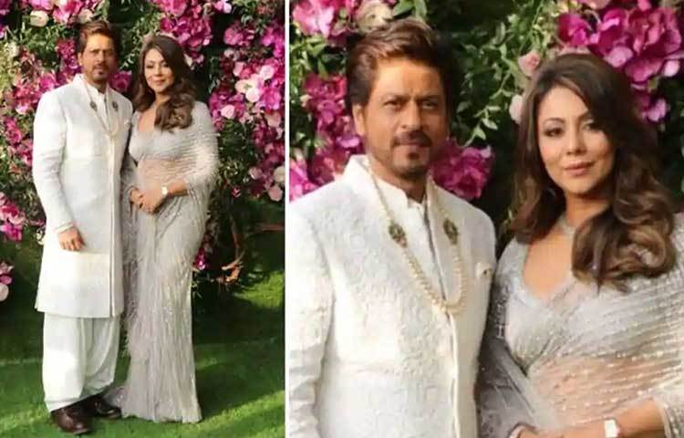 উপস্থিত ছিলেন সস্ত্রীক বলিউড বাদশা শাহরুখ খান। তার স্ত্রী গৌরী খানের পোশাক সবার প্রশংসা কুড়িয়েছে।