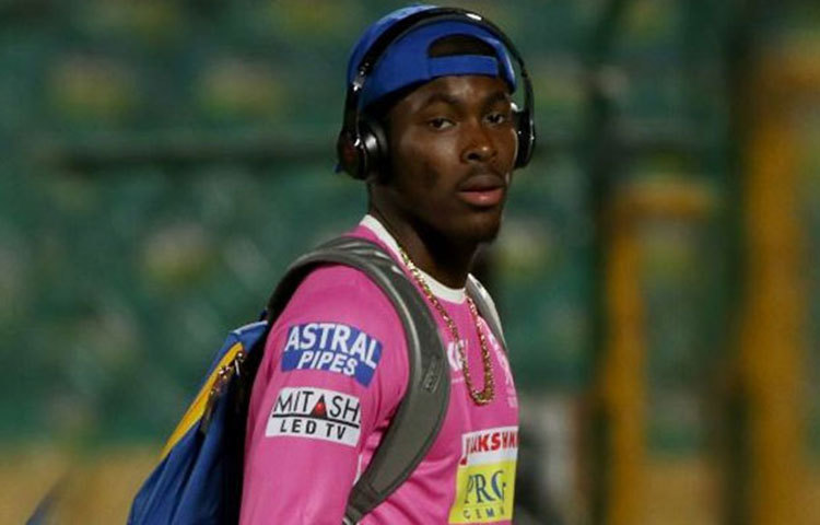 আর্চারের বাবা ব্রিটিশ। সেই সূত্রে ব্রিটিশ পাসপোর্টও রয়েছে তার কাছে। রেসিডেন্সি নিয়মে বেশ কিছু পরিবর্তন এনেছে ইংল্যান্ড অ্যান্ড ওয়েলস ক্রিকেট বোর্ড। আগের নিয়ম জারি থাকলে ২০২২ সালের আগে ইংল্যান্ডের হয়ে খেলতে পারতেন না তিনি। তবে নতুন নিয়মে তিন বছর ইংল্যান্ডে বসবাস করলেই খেলার ছাড়পত্র মিলবে।