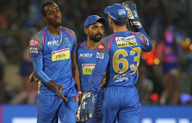 ইসিবির নতুন ম্যানেজিং ডিরেক্টর অ্যাশলে জাইলস বলছিলেন, ‘আর্চার ইংল্যান্ডের হয়ে খেলার যোগ্য। ঘণ্টায় ৯০ মাইল গতিতে বল করতে পারে ও। মার্চের শেষ দিকেই আর্চার ইংল্যান্ডের হয়ে খেলার সুযোগ পেতে পারে।’