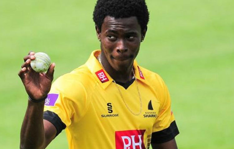 জোফরা আর্চারকে ‘বিশেষ ক্রিকেটার’ আখ্যা দিয়েছেন ইংল্যান্ডের প্রাক্তন ক্রিকেটার নাসির হুসেন। তিনিও বোর্ডের কাছে আবেদন জানিয়েছেন, আর্চারকে যেন বিশ্বকাপের দলে রাখা হয়!