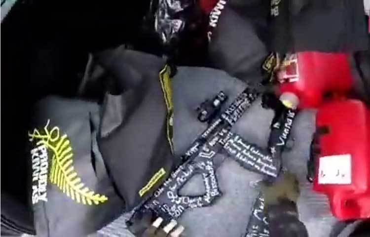 হামলাকারী ব্যবহৃত আধুনিক অস্ত্র।