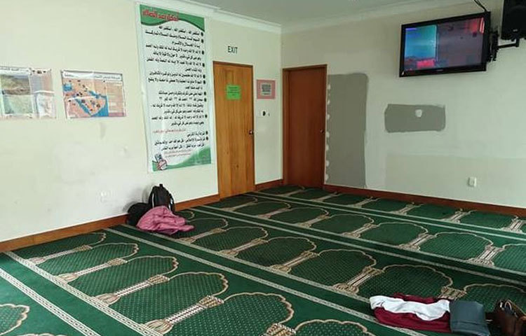 আল নুর মসজিদের ভেতরের অংশ।