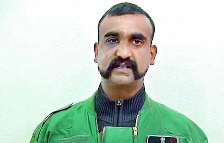 অভিনন্দনের শরীরে পাক সেনারা ‘বাগ’ বা ‘মাইক্রো চিপ’-এর মাধ্যমে আড়ি পাতার যন্ত্র ঢুকিয়ে দিয়েছে কি না, তার এক ধাপ পরীক্ষা হয়েছে।