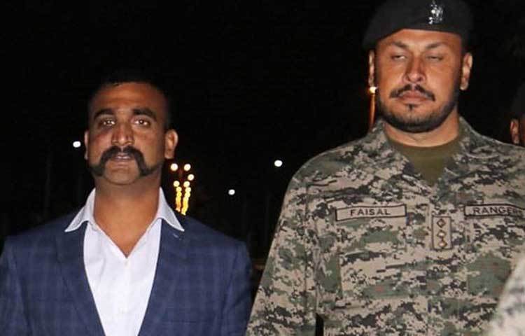 প্রতিরক্ষা সূত্র জানিয়েছে, হাসপাতাল থেকে ছাড়া পাওয়ার পরে ফের এক দফা ডি-ব্রিফিংয়ের মুখোমুখি হতে হবে অভিনন্দনকে। সেখানে বিমানসেনার পদস্থ কর্তারা ছাড়াও উপস্থিত থাকবেন গোয়েন্দারা।