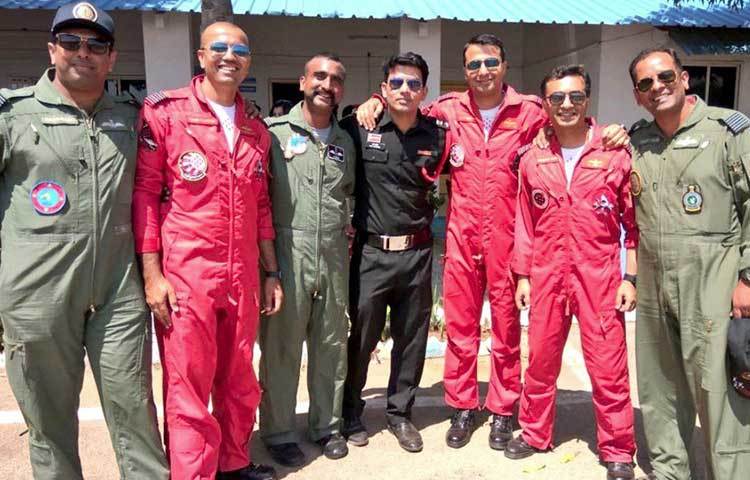 অভিনন্দন বর্তমান ২০০৪ সালে ভারতীয় বিমান বাহিনীতে যোগদান করেন।