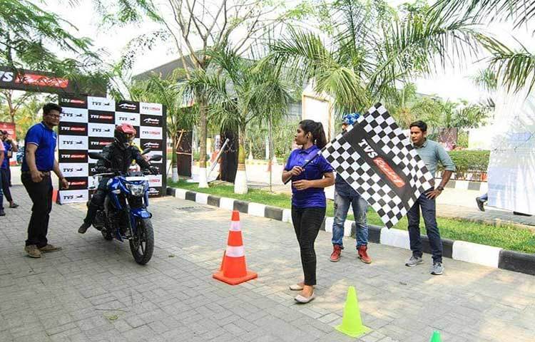 এই শোতে বিভিন্ন প্রতিষ্ঠান নতুন মডেলের গাড়ি ও বাইক অবমুক্ত করেছে। ছবি: মাহবুব আলম