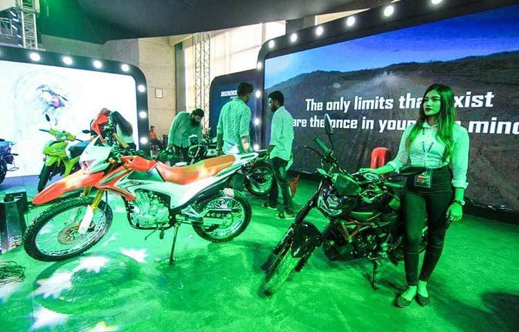 অটোমোবাইল শোতে দর্শক উপস্থিতি নিয়ে খুশি আয়োজকরা। ছবি: মাহবুব আলম