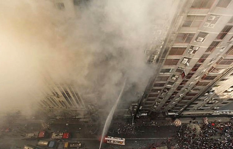 অগ্নিকাণ্ডে আহতদের জরুরি চিকিৎসাসেবার জন্য রাজধানীর সব সরকারি ও বেসরকারি হাসপাতাল কর্তৃপক্ষকে অনুরোধ জানিয়ে নির্দেশনা দিয়েছে স্বাস্থ্য অধিদফতর।