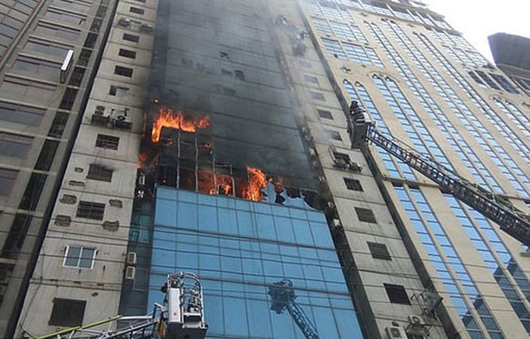 বেলা ৩টা পর্যন্ত মোট ৯ জনকে হাসপাতালে ভর্তি করা হয়েছে। তাদের মধ্যে আটজনকে কুর্মিটোলা জেনারেল হাসপাতাল ও একজনকে ঢাকা মেডিকেল কলেজ (ঢামেক) হাসপাতালে ভর্তি করা হয়েছে।