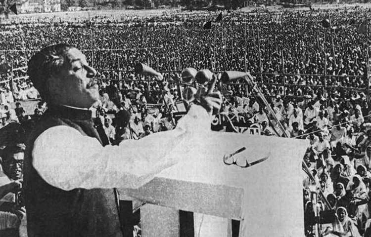 জাতির পিতা বঙ্গবন্ধু শেখ মুজিবের ঐতিহাসিক উচ্চারণ: ‘এবারের সংগ্রাম আমাদের মুক্তির সংগ্রাম এবারের সংগ্রাম আমাদের স্বাধীনতার সংগ্রাম’। ঐতিহাসিক ৭ই মার্চের ভাষণের সময় বঙ্গবন্ধুর এ ছবিটি তুলেছিলেন মোহাম্মদ আলম।