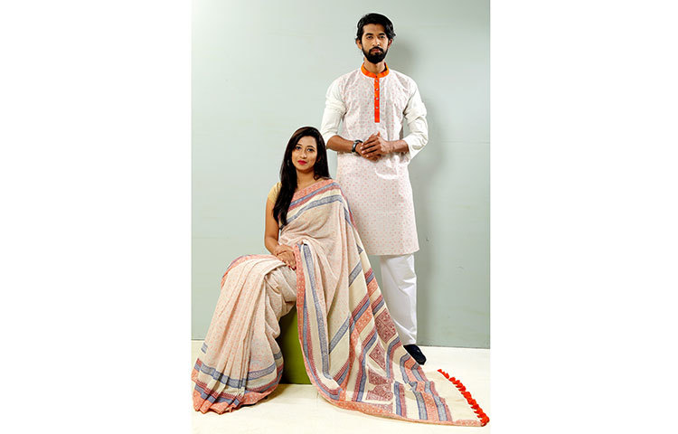 বাংলার মেলার ব্যবস্থাপনা পরিচালক একেএম গোলাম মাওলা জানান, গতানুগতিক লাল ও সাদা রঙ ছাড়াও এবারের বৈশাখী নকশায় প্রাধান্য দেয়া হয়েছে নীল, সবুজ, কমলা, হলুদ, ম্যানডারিনসহ গ্রীষ্মের উপযোগী বিভিন্ন উজ্জ্বল রঙ। বেশিরভাগ পোশাক তৈরিতে সুতি ও সুতিজাত কাপড় ব্যবহার করা হয়েছে।