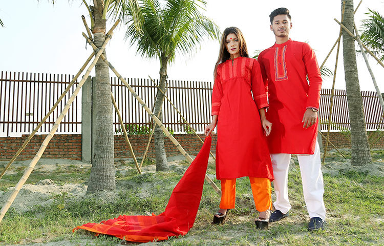 ছেলেদের পাঞ্জাবিতে জয়শ্রি সিল্ক, এন্ডি, কটন, খাদি তাঁতে নিজস্ব বুননে ডবি মাল্টি স্ট্রাইপ এসব মেটেরিয়ালে করা হয়েছে। লং, মিডিয়াম ও শর্ট লেংথে পাওয়া যাবে নতুন এসব ট্রেন্ডি পাঞ্জাবি। ফতুয়া ও শার্টে এবার হাফশার্ট-এ রাখা হয়েছে অনেক ভেরিয়েশন।