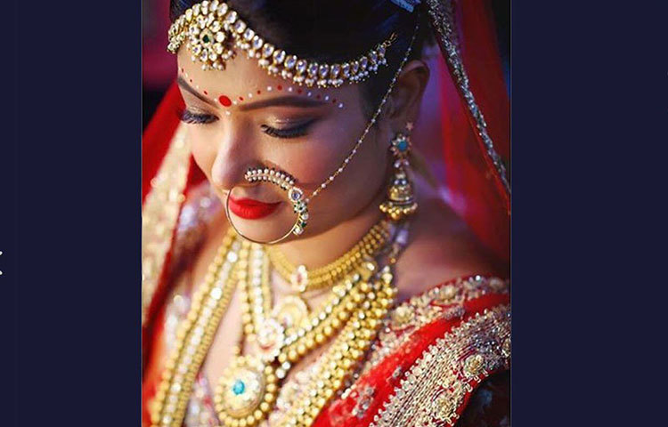 সাত পাকে বাঁধা পড়লেন বিপাশা বসুর বোন বিজয়েতা। বাবা হীরক বসু জানিয়েছেন, তিন মেয়েকে নিয়ে তিনি বেশ খুশি ছিলেন। এবার তিন জামাই আসাতে তার সংসার আরও পরিপূর্ণ হয়ে উঠল।