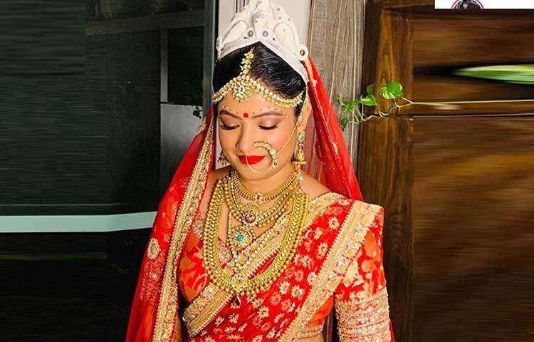 বিপাশা বিজয়েতাকে ‘মাই গুড়িয়া, স্টানিং ব্রাইড’ বলে উল্লেখ করেছেন।