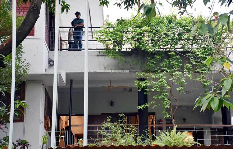 ইতিহাসের তীর্থস্থান ধানমন্ডি ৩২ নম্বর বাড়িটি দেখতে প্রতিদিন অসংখ্য দর্শনার্থী ছুটে আসেন। ছবি: বিপ্লব দিক্ষিৎ