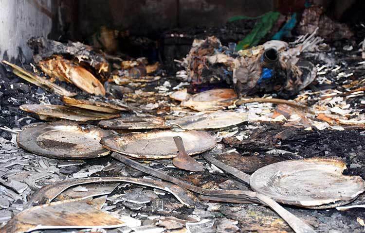 আগুনে পুড়ে একটি কক্ষের সব ছাই হয়েছে। ছবি: বিপ্লব দিক্ষিৎ