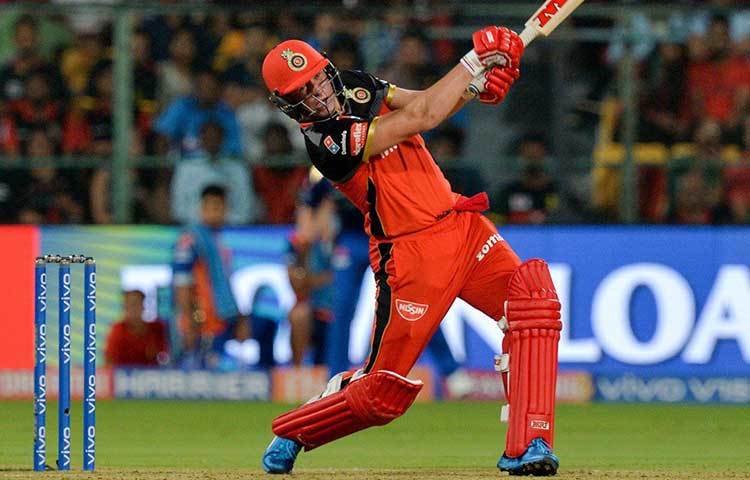 এবি ডিভিলিয়ার্স: মুম্বাই ইন্ডিয়ান্সের বিরুদ্ধে দ্বিতীয় ম্যাচেই নিজের ‘পরিচয়’ চিনিয়ে দিয়েছেন। ৪১ বলে ৭০ রান করে দলকে প্রায় জিতিয়ে দিয়েছিলেন। সব সময়ই অরেঞ্জ ক্যাপের অন্যতম দাবিদার এবি।