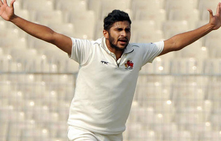 নয় নম্বরে নামতে পারেন শার্দূল ঠাকুর। চাহারের সঙ্গে নতুন বলে শুরু করার কথা তারই।