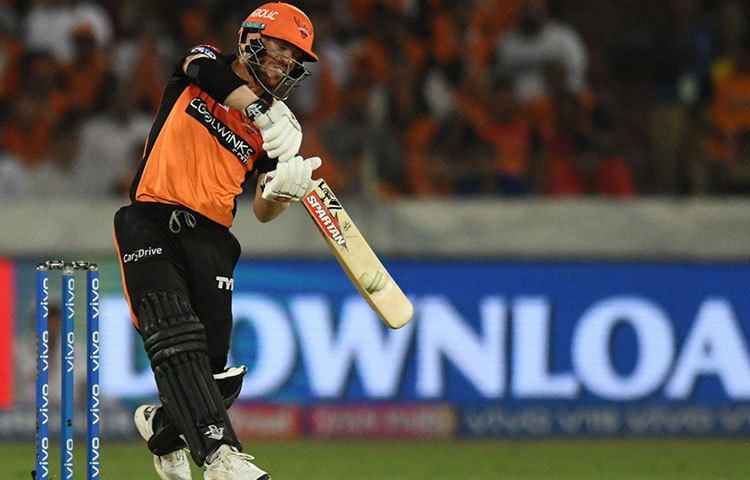 ডেভিড ওয়ার্নার: বর্তমানে অরেঞ্জ ক্যাপ রয়েছে এই অজি ব্যাটসম্যানের দখলে। নির্বাসন থেকে ফিরে প্রথম দু’টি ম্যাচেই নজর কেড়েছেন। এখনও পর্যন্ত রান করেছেন ১৫৪। স্ট্রাইক রেট ১৭০-এর উপর।