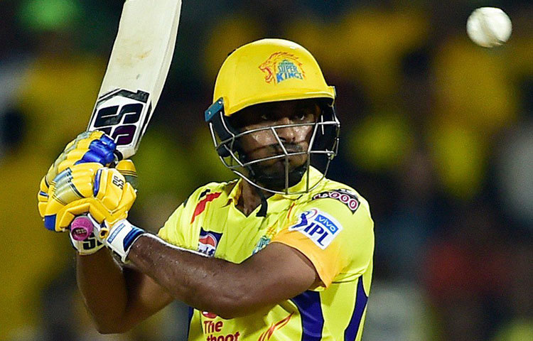 অম্বাতী রায়ুডুর নামার কথা তার সঙ্গে। দায়িত্বশীল ইনিংস খেলেছেন গত ম্যাচে।