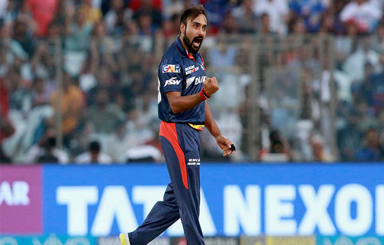 দিল্লি ক্যাপিটালসে রয়েছেন বছর ৩৬ বছর বয়সী অমিত মিশ্র। ইন্ডিয়ান প্রিমিয়ার লিগের সেরা বোলারদের এক জন তিনি। ১৩৬টি আইপিএল ম্যাচ খেলে নিয়েছেন ১৪৬টি উইকেট।